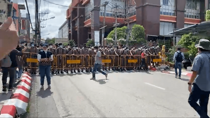 Facebook Live สหพันธ์เกษตรกรภาคเหนือ (สกน.) ส่งเสียงถึงประชุม APEC ป่าไม้ ณ ข่วงประตูท่าแพ เชียงใหม่